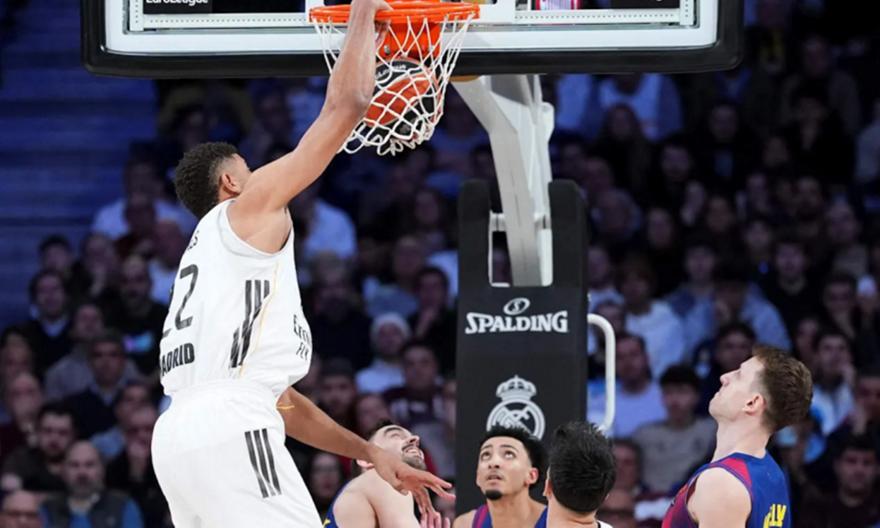 Έσβησε τα... φώτα στην Μπαρτσελόνα, θριάμβευσε στο clasico και βλέπει 4άδα η Ρεάλ!