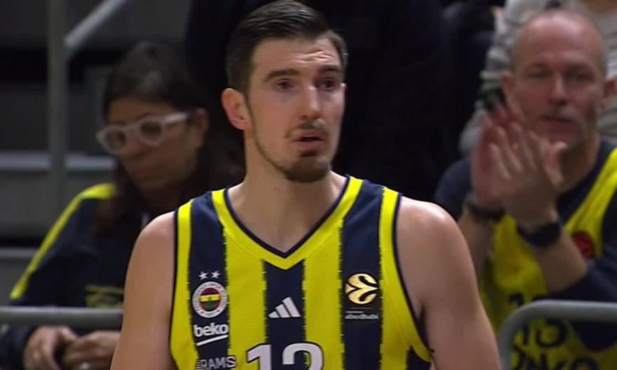 Αποθεώθηκε στην επιστροφή του στη Φενέρμπαχτσε ο Ντε Κολό