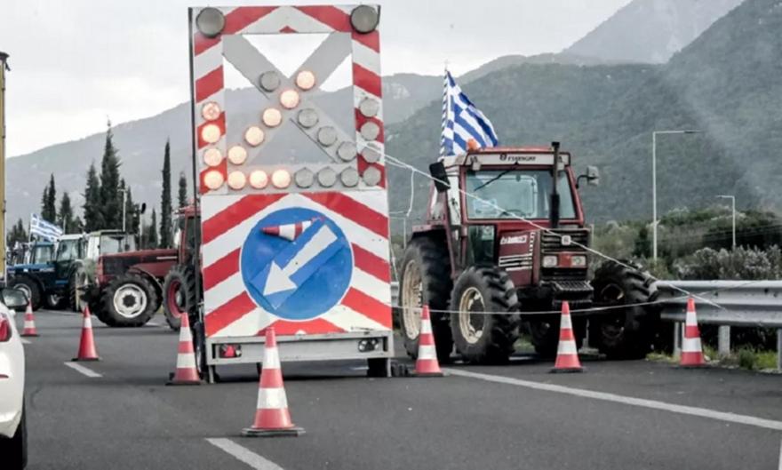 Ανοιχτή η εθνική οδός Αθηνών-Λαμίας - Στα μπλόκα οι αγρότες ενόψει της συνάντησης με Μητσοτάκη