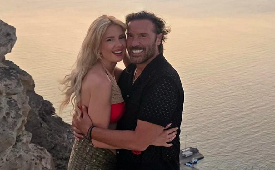 Στράτος Τζώρτζογλου - Σοφία Μαριόλα: Χωριστές διακοπές, χωριστές ζωές και στο βάθος διαζύγιο; Τι δηλώνει ο ηθοποιός;