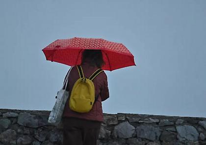 Καιρός: Νεφώσεις με τοπικές βροχές σήμερα - Μικρή πτώση της θερμοκρασίας