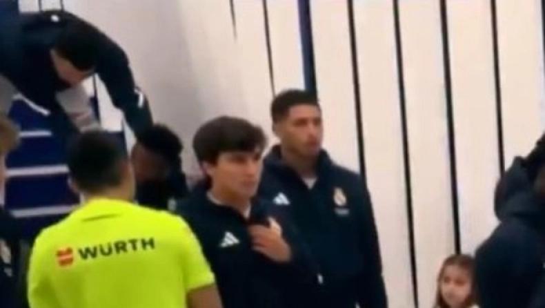 Παρηγορούσε τον Βινίσιους μετά το γιουχαρίσμα των οπαδών ο Εμπαπέ