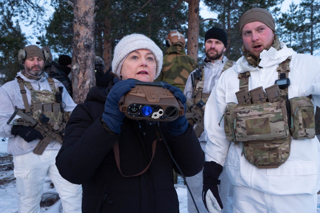 «Αρκτική Φρουρά»: Στη βάση όπου στρατεύματα εκπαιδεύονται για πόλεμο με τη Ρωσία