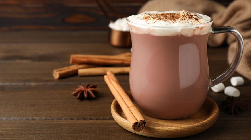 Η συνταγή για τη ζεστή σοκολάτα keto που θα λατρέψεις