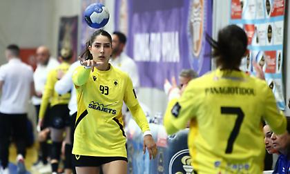 Πέρασε από την Άρτα και συνεχίζει με το απόλυτο των νικών στην Α1 χάντμπολ γυναικών η ΑΕΚ