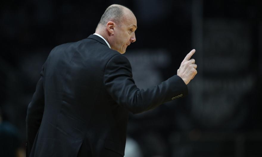 Αποβλήθηκε με δύο τεχνικές ποινές ο Ζντοβτς πριν λήξει η πρώτη περίοδος στο ΠΑΟΚ-Παναθηναϊκός!