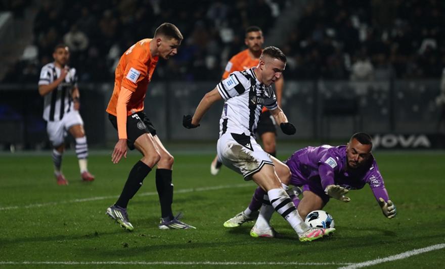 Ο Πέλκας το 1-0 για τον ΠΑΟΚ με «ριμπάουντ» από πολύ δύσκολη γωνία