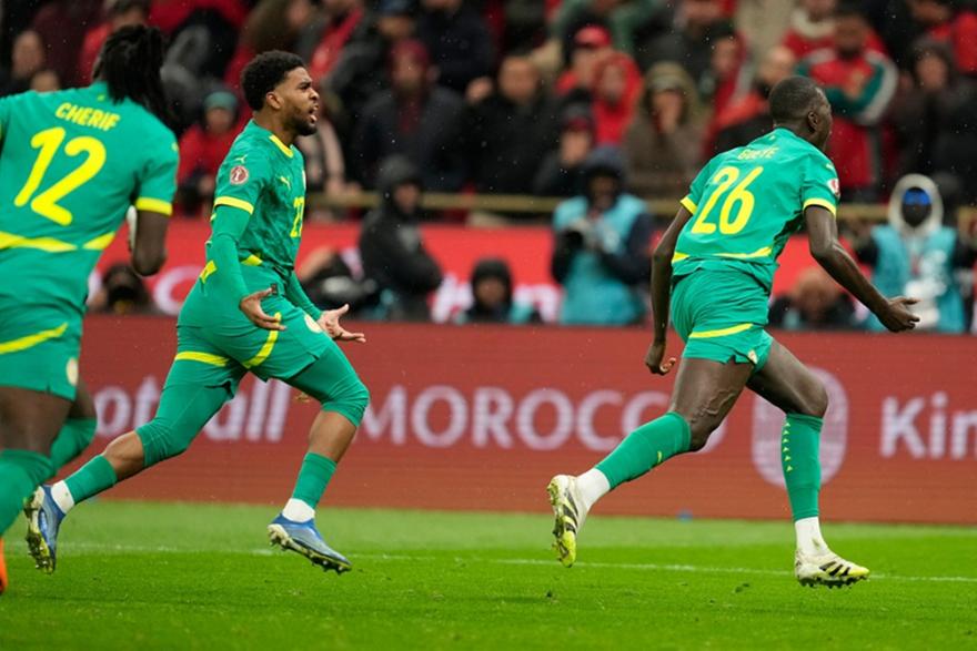 Αυτά δεν γίνονται: Πάγωσε το Μαρόκο στο 94' με απίθανο γκολ ο Πάπε Γκέιγ για το 1-0 της Σενεγάλης!
