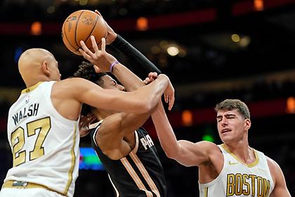 Ιστορικό ορόσημο για Τόμπσον, καταιγιστικοί Σέλτικς, περίπατος Πίστονς και επιστροφή Μπούκερ