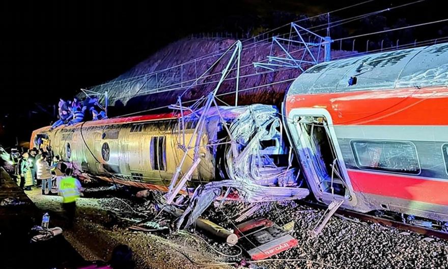 Ισπανία: Εκτροχιάστηκαν δύο τρένα υψηλής ταχύτητας - Αναφορές για δύο νεκρούς και πολλούς τραυματίες