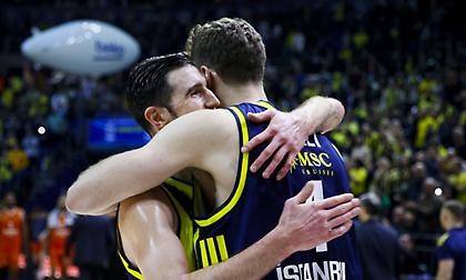 Λύγισε την Τόφας και παραμένει πρωτοπόρος στην Τουρκία η Φενέρμπαχτσε