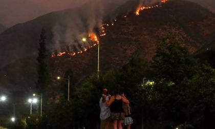 Πύρινη «κόλαση» στη Χιλή: Δασική πυρκαγιά, απειλούνται 3.000 κατοικίες