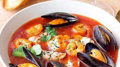 Μπουγιαμπέσα: Η γαλλική ψαρόσουπα με γαρίδες και μύδια