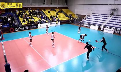 Έπεσαν κομμάτια από το ταβάνι πάνω σε αθλήτρια στο Άρης-ΑΟ Θήρας για την Volley League Γυναικών