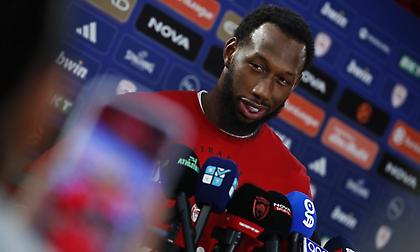 Ντόντα Χολ: «Πολύ καλή για όλους η συνύπαρξη με Μιλουτίνοβ και Τζόουνς»