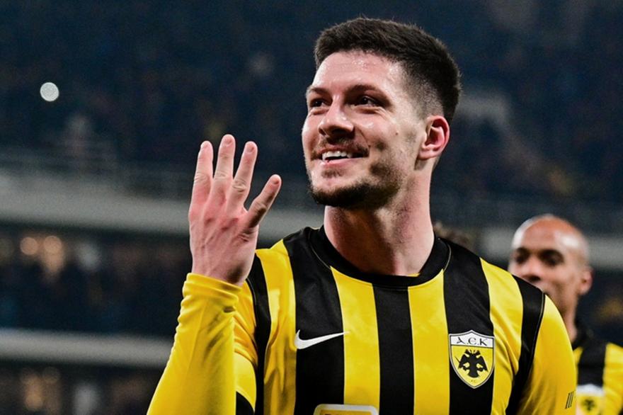 «Ο Γιόβιτς δεν μπλοφάρει και διαλύει τον Παναθηναϊκό του Μπενίτεθ με πόκερ»