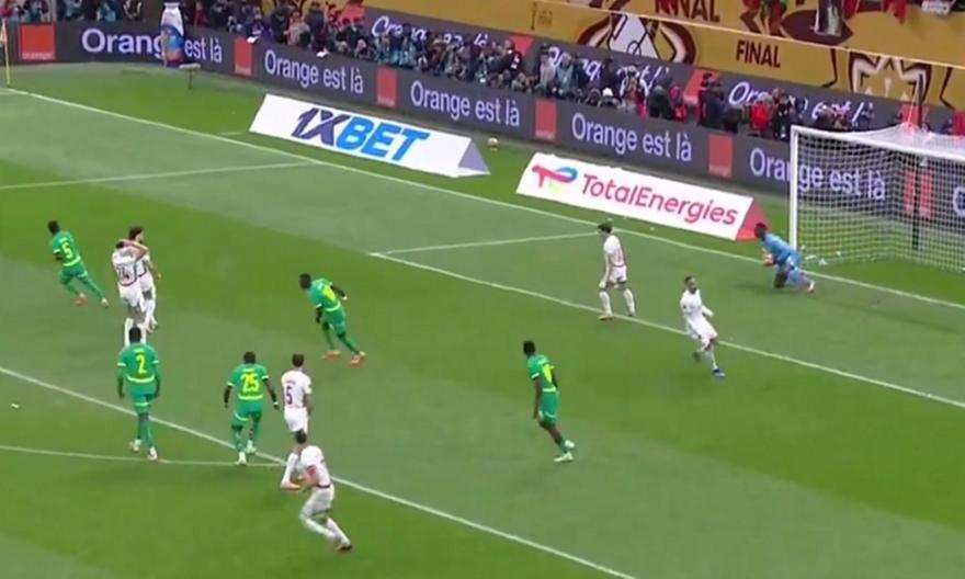 Η στιγμή που κάνει άπαντες να υποψιάζονται για επιτηδευμένη αστοχία του Ντίας στο πέναλτι του τελικού