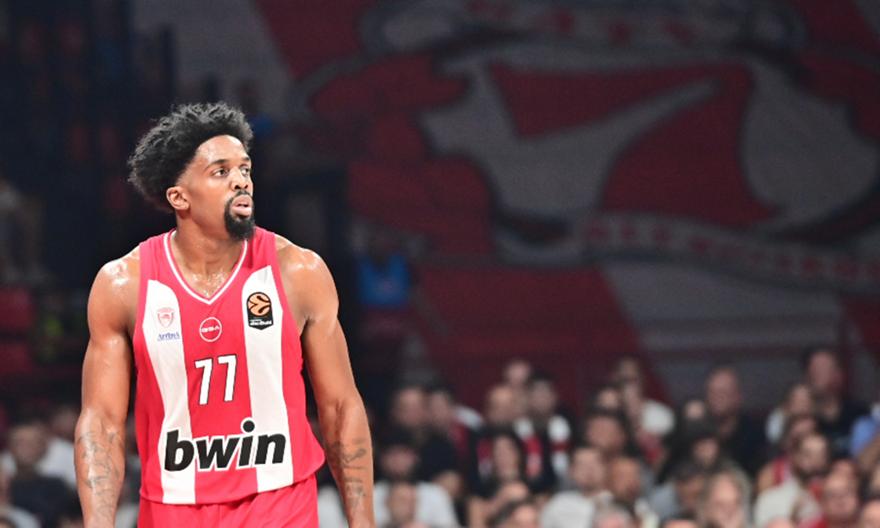 Επέστρεψε στη δράση και αποθεώθηκε από τους φίλους του Ολυμπιακού ο ΜακΚίσικ!