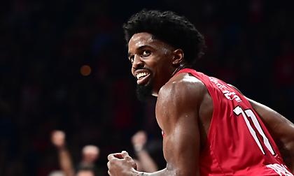 Επέστρεψε στη δράση και αποθεώθηκε από τους φίλους του Ολυμπιακού ο ΜακΚίσικ!