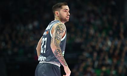 Πάτησε glass floor κόντρα στην Μπασκόνια και αποθεώθηκε από τον κόσμο του Παναθηναϊκού ο Τολιόπουλος!