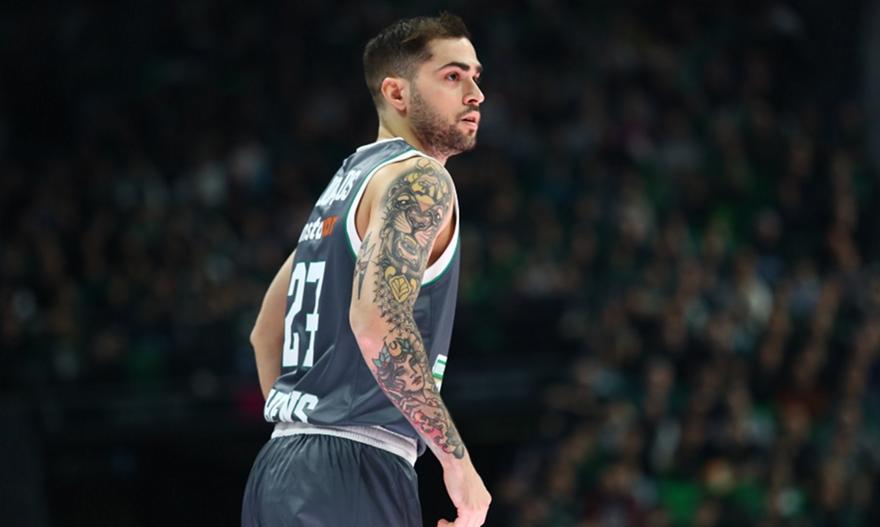 Πάτησε glass floor κόντρα στην Μπασκόνια και αποθεώθηκε από τον κόσμο του Παναθηναϊκού ο Τολιόπουλος!