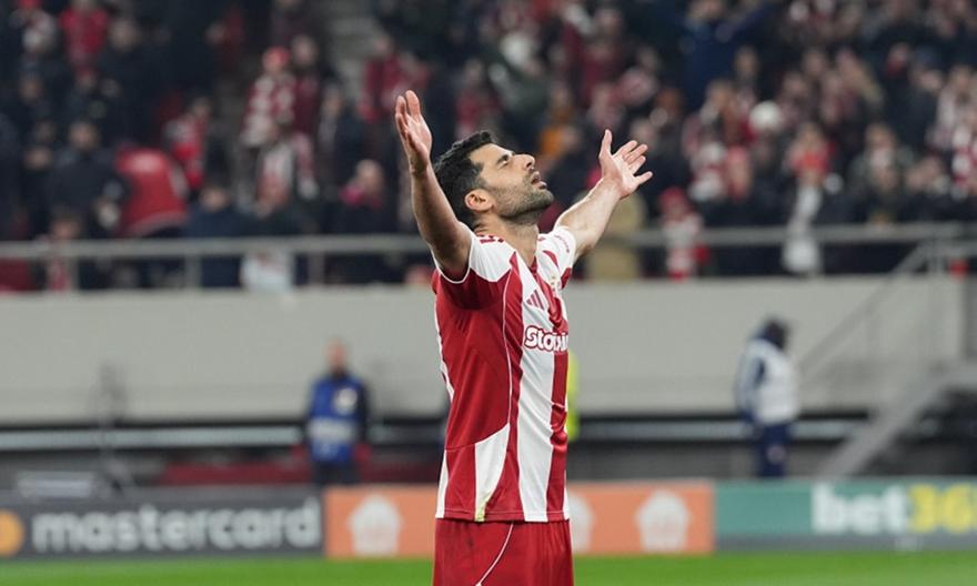 «Ζωγραφιά» Ταρέμι για το 2-0 του Ολυμπιακού στις καθυστερήσεις του πρώτου ημιχρόνου!