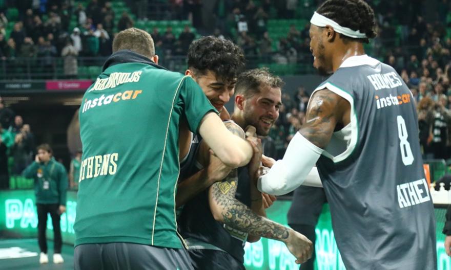 Φατούρο και αποθέωση από τους παίκτες του Παναθηναϊκού στον MVP Τολιόπουλο!