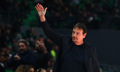 Αποθέωση του κόσμου του Παναθηναϊκού στον Αταμάν πριν το τζάμπολ με Μπασκόνια