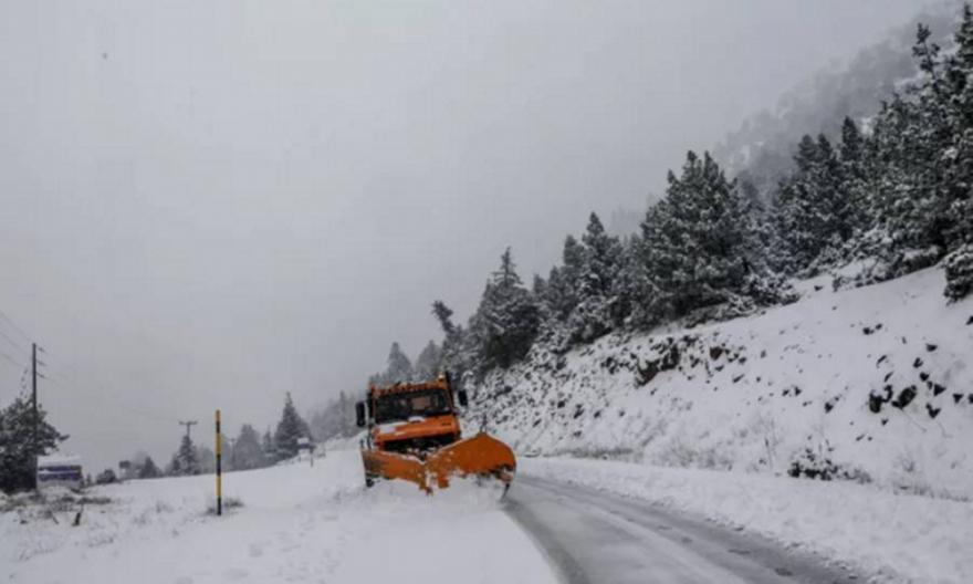 Καιρός: Ισχυρή κακοκαιρία με καταιγίδες, χιόνια και θυελλώδεις ανέμους