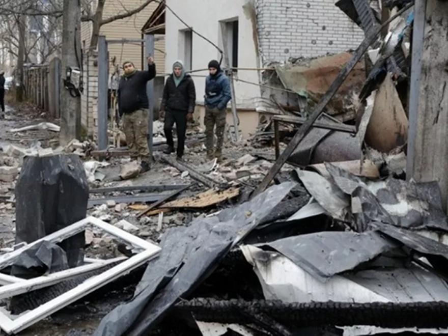 Χιλιάδες πολυκατοικίες χωρίς θέρμανση στο Κίεβο έπειτα από νέα ρωσική επίθεση