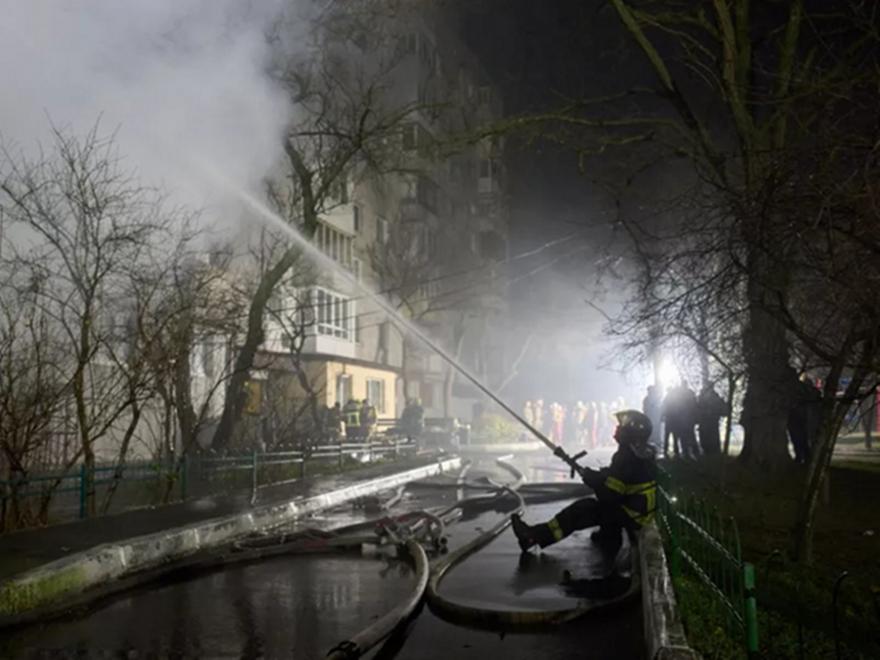 Ένας νεκρός μετά από ρωσική επίθεση στο Κίεβο