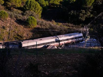 Ισπανία: Ερωτήματα για τον αριθμό των επιβατών στο σιδηροδρομικό δυστύχημα - Kαταγγελίες για εξαφανίσεις