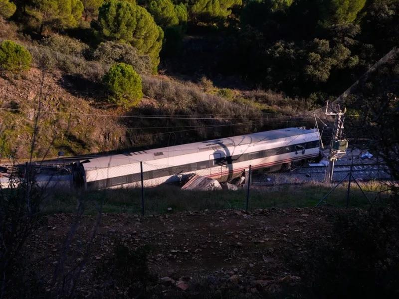 Ισπανία: Ερωτήματα για τον αριθμό των επιβατών στο σιδηροδρομικό δυστύχημα - Kαταγγελίες για εξαφανίσεις