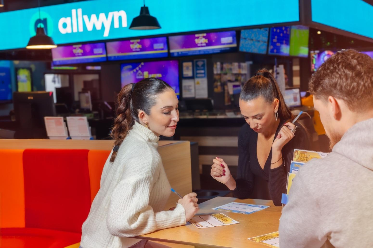 Η εποχή της Allwyn ξεκινά για το δίκτυο των καταστημάτων του ΟΠΑΠ