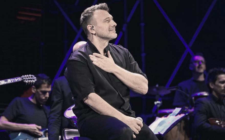 Πλούταρχος: Η συγκινητική αφιέρωση στη μαμά της Μπρεάζου που έμαθε ελληνικά από τα τραγούδια του