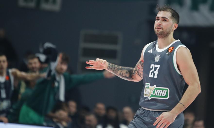 Αποθέωση και μπουγέλο για τον Τολιόπουλο στα αποδυτήρια του Παναθηναϊκού!