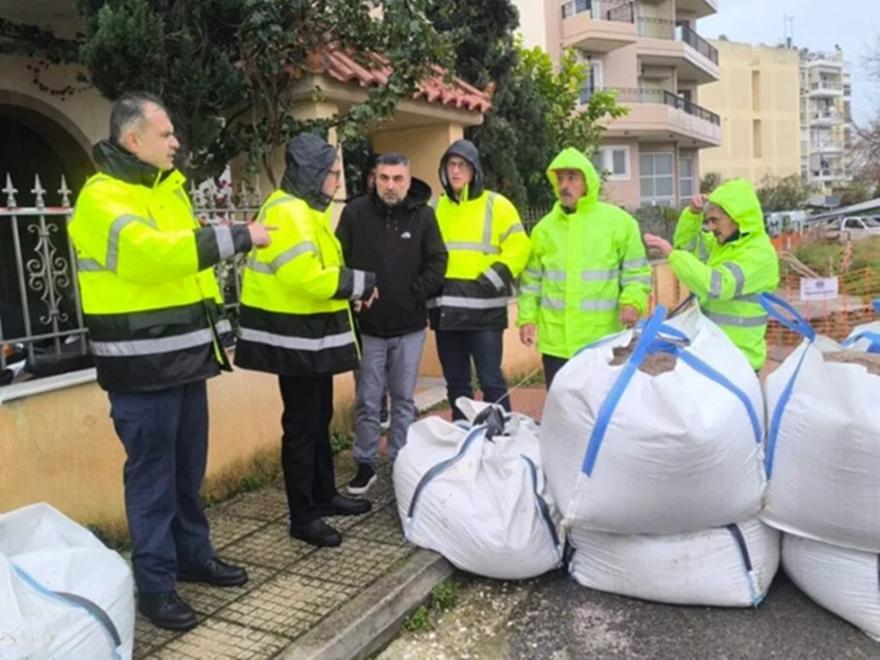 Συναγερμός στον Άγιο Δημήτριο για το ρέμα της Πικροδάφνης - Εκκενώθηκαν σπίτια