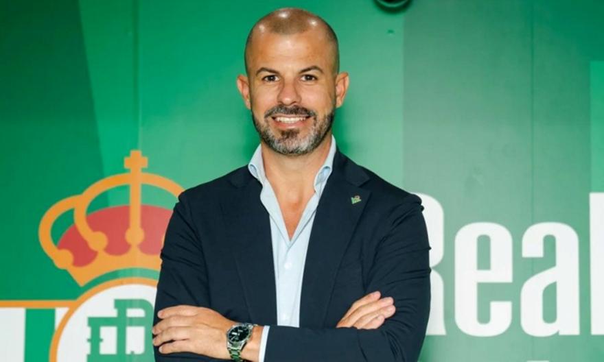 Έμεινε στην Ισπανία ο αθλητικός διευθυντής της Μπέτις - Διαπραγματεύεται την πώληση του Μπακαμπού