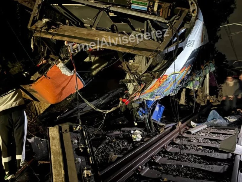 Νέα σιδηροδρομική τραγωδία στην Ισπανία - Εκτροχιάστηκε τρένο κοντά στη Βαρκελώνη