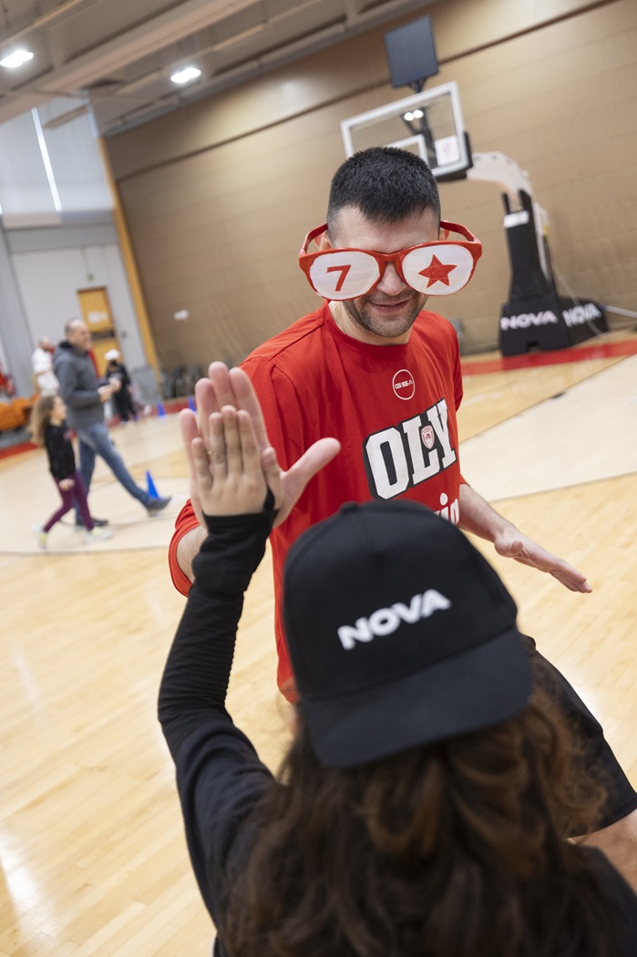 Ολυμπιακός: 100 παιδιά από τα Παιδικά Χωριά SOS έζησαν μοναδικές στιγμές στο ΣΕΦ