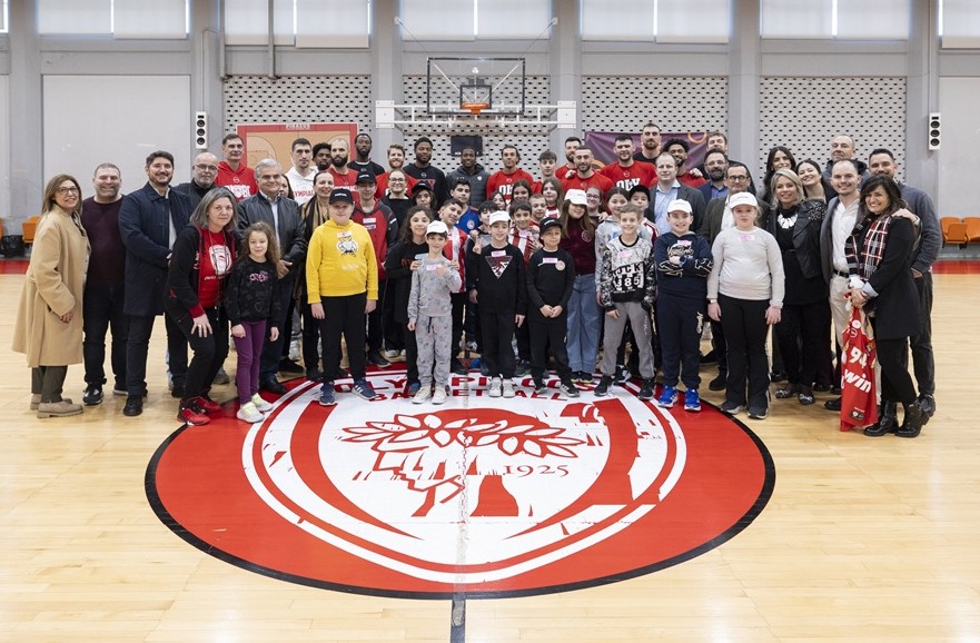 Ολυμπιακός: 100 παιδιά από τα Παιδικά Χωριά SOS έζησαν μοναδικές στιγμές στο ΣΕΦ