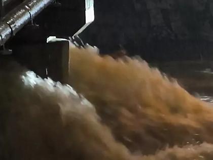 Κακοκαιρία: Χείμαρροι στην Αττική: «Φούσκωσαν» Ιλισός και Ποδονίφτης