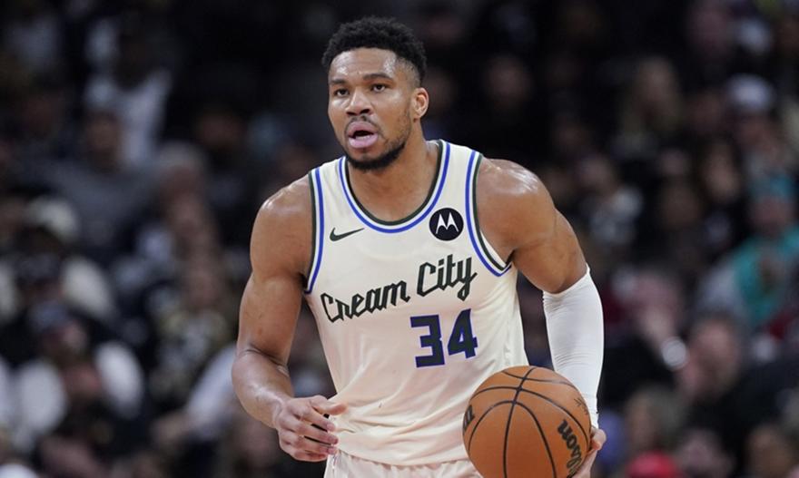 Ο Αντετοκούνμπο τα βάζει με τους συμπαίκτες τους στους Μπακς: «Όλοι παίζουν για τον εαυτό τους»!