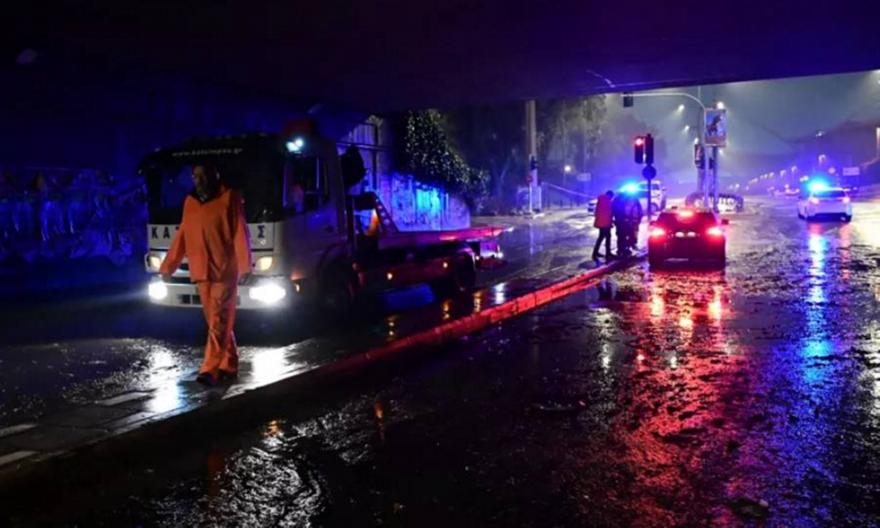 Δύο νεκροί και σοβαρές ζημιές στην Αττική από την κακοκαιρία - Πώς θα κινηθεί το φαινόμενο
