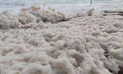 Χανιά: Άφρισε η θάλασσα μετά την κακοκαιρία – Εντυπωσιακό βίντεο από την Παλαιόχωρα