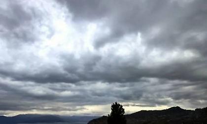 Καιρός: Νεφώσεις, τοπικές βροχές και ομίχλες