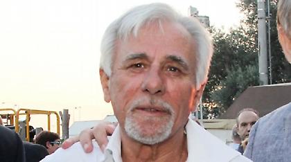 Πέθανε ο δημοσιογράφος Σπύρος Καρατζαφέρης