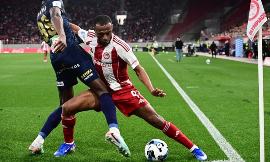 Χριστόγλου: «Μόλις τρεις παίκτες δεν είδαν το ματς ως αγγαρεία - Μεγάλος μπελάς ο Ελ Κααμπί»