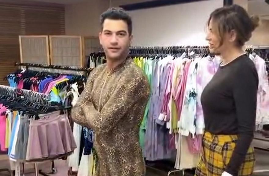 Μάνος Ιωάννου: Πέρασε από την κολλητή Μαρία Καλάβρια και δειγμάτισε μια λεοπάρ ολόσωμη φόρμα