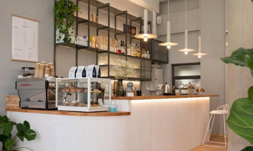 Κρασί, δίσκοι, πίτσα και φυτά – Τα πολυχρηστικά καταστήματα που αλλάζουν την Αθήνα